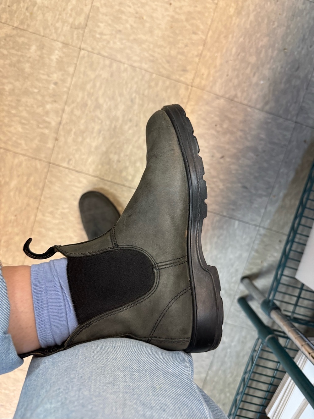 Women’s Blundstones 587 Chelsea Boots in Dark Olive
